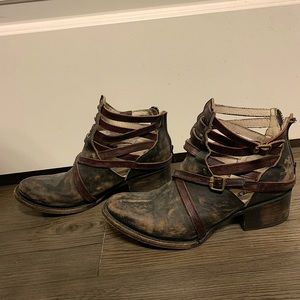 FREEBIRD by Steven FB Stair, Rustic Brown with Maroon details, Size 6